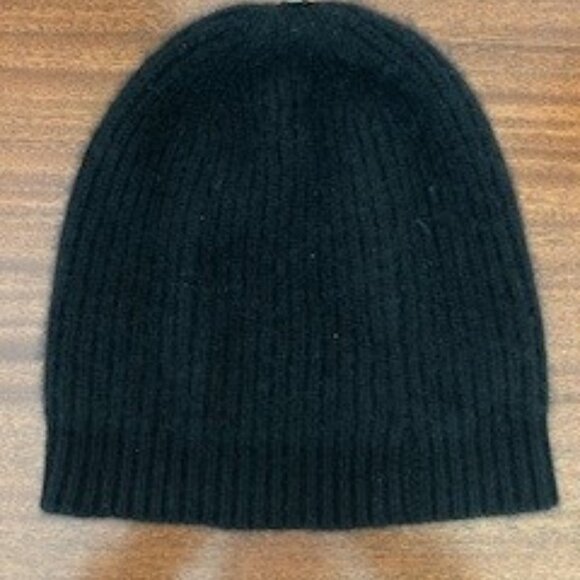 Ladies 100% Cashmere Black Pom Pom hat with 3 changeable Pom Poms - Picture 1 of 9